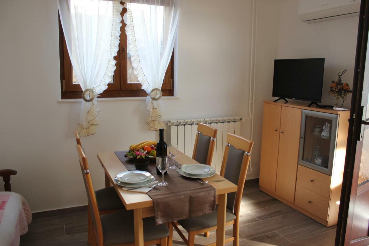 Apartmani Polonijo Nada Krk Town Esterno foto