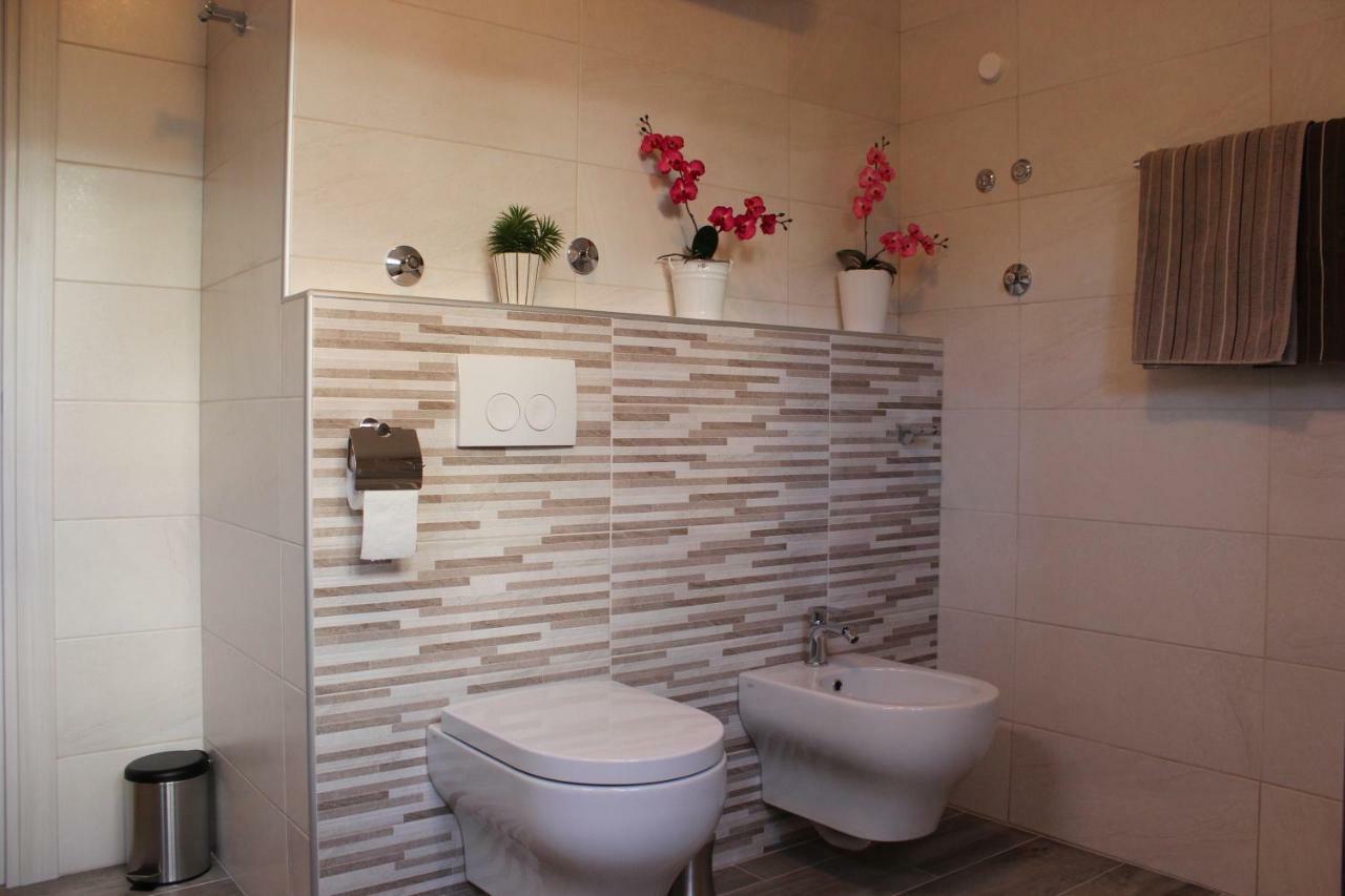Apartmani Polonijo Nada Krk Town Esterno foto