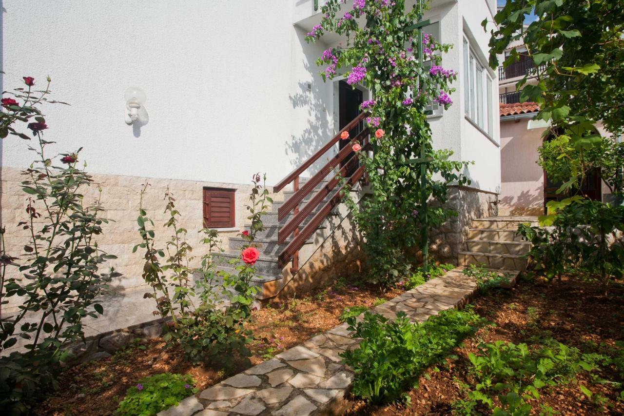 Apartmani Polonijo Nada Krk Town Esterno foto