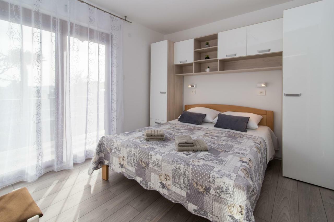 Apartmani Polonijo Nada Krk Town Esterno foto