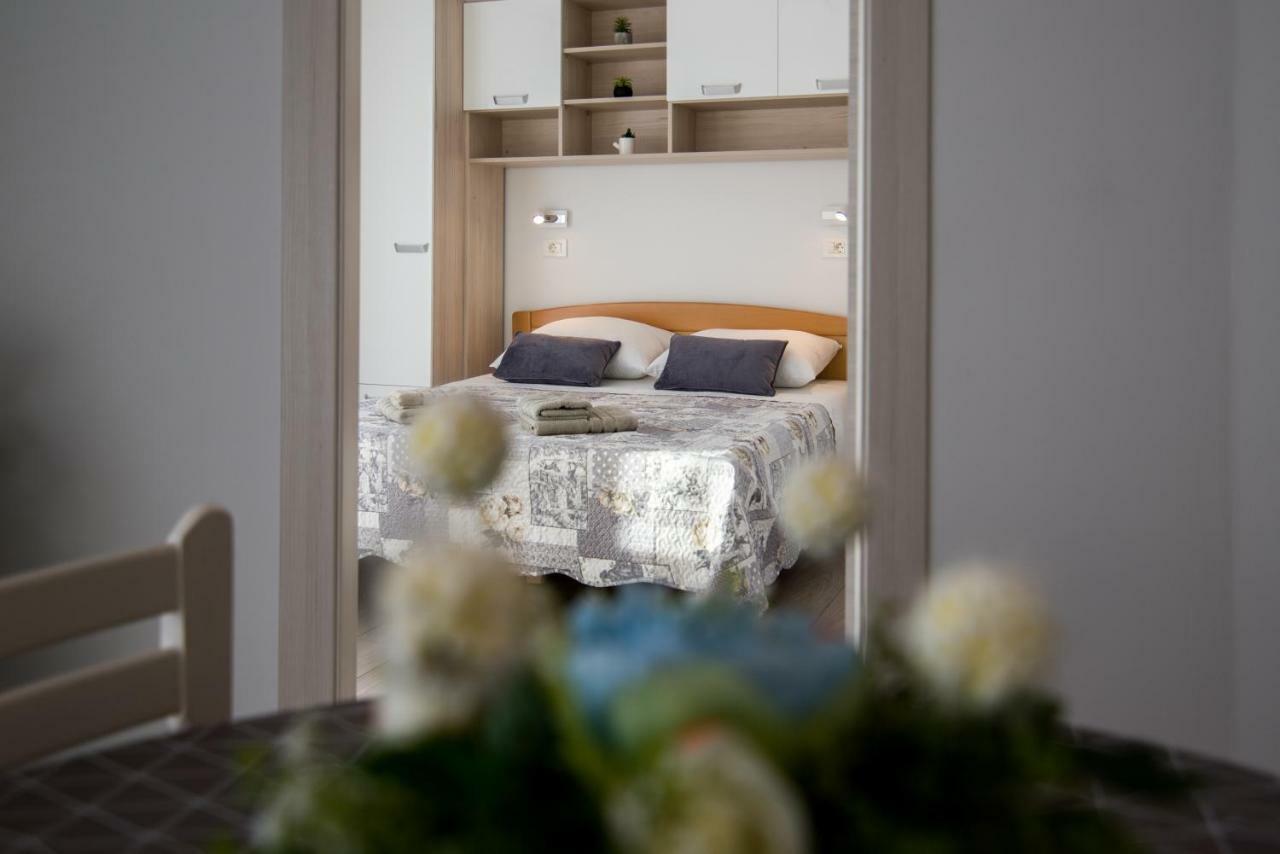 Apartmani Polonijo Nada Krk Town Esterno foto