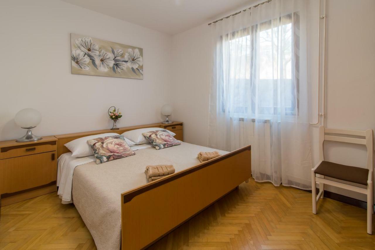 Apartmani Polonijo Nada Krk Town Esterno foto